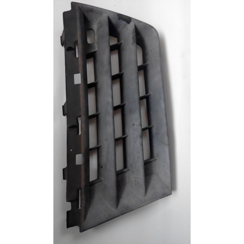 Grille calandre pour Scenic 2 - référence Renault 8200140330 Grille calandre pour Scenic 2 - référence Renault 8200140330