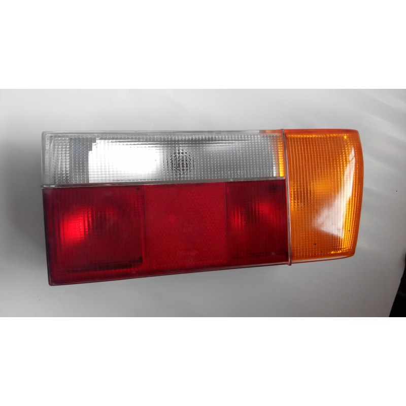 Feu arrière gauche Peugeot 505 - référence 6350.81 Feu arrière gauche Peugeot 505 - référence 6350.81