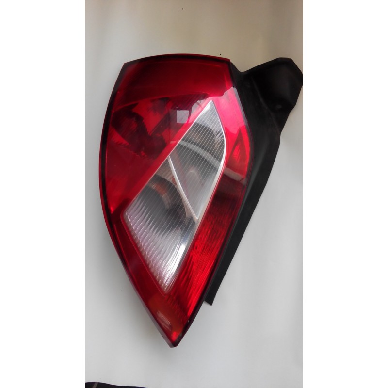 Feu arrière gauche pour Renault Megane 2 - 8200073236